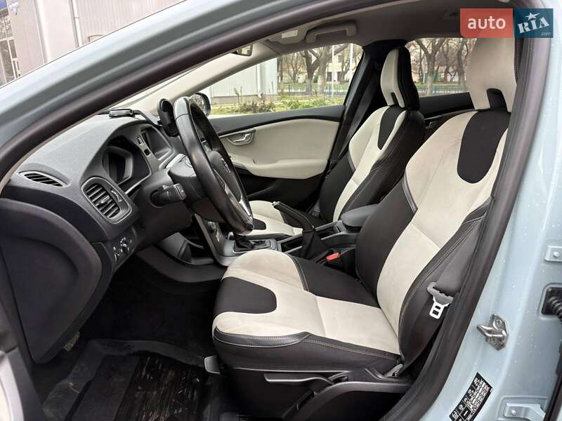Хетчбек Volvo V40 Cross Country 2017 в Миколаєві
