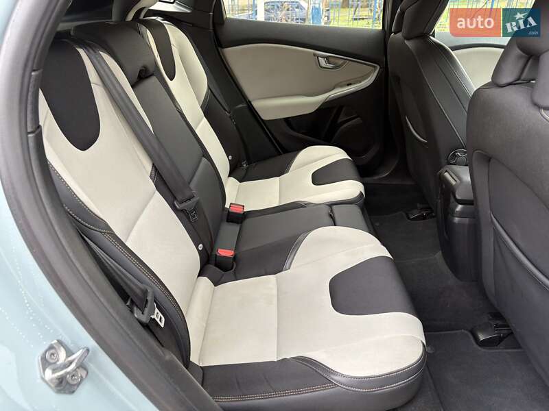 Хетчбек Volvo V40 Cross Country 2017 в Миколаєві
