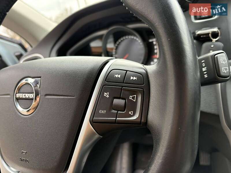 Хетчбек Volvo V40 Cross Country 2017 в Миколаєві