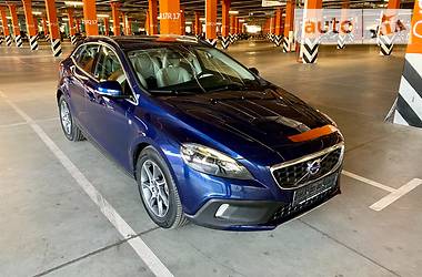 Хэтчбек Volvo V40 2016 в Киеве