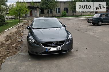 Хэтчбек Volvo V40 2016 в Ровно