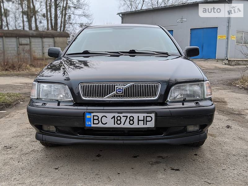 Універсал Volvo V40 1997 в Львові