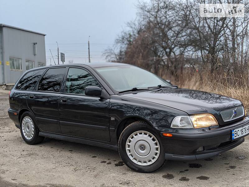 Універсал Volvo V40 1997 в Львові