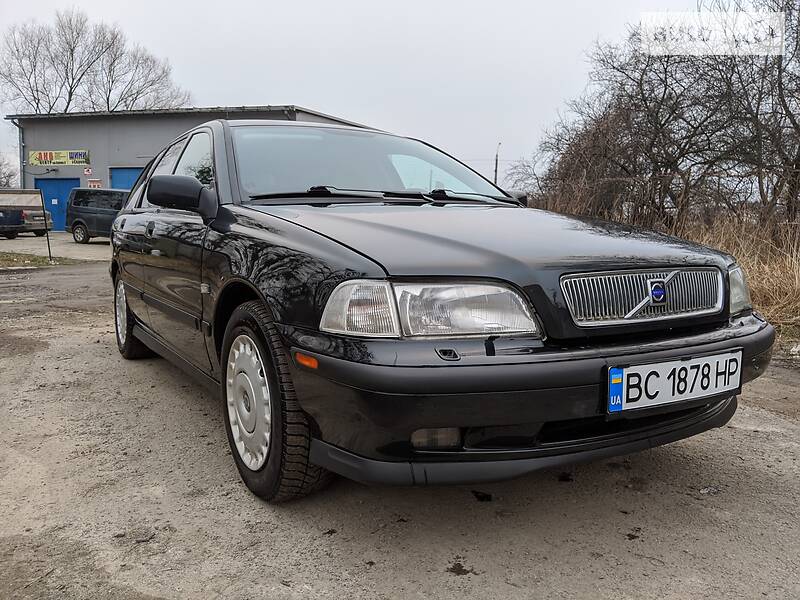 Універсал Volvo V40 1997 в Львові