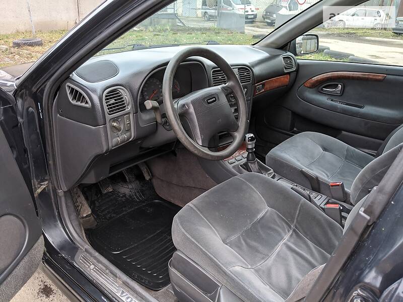 Універсал Volvo V40 1997 в Львові