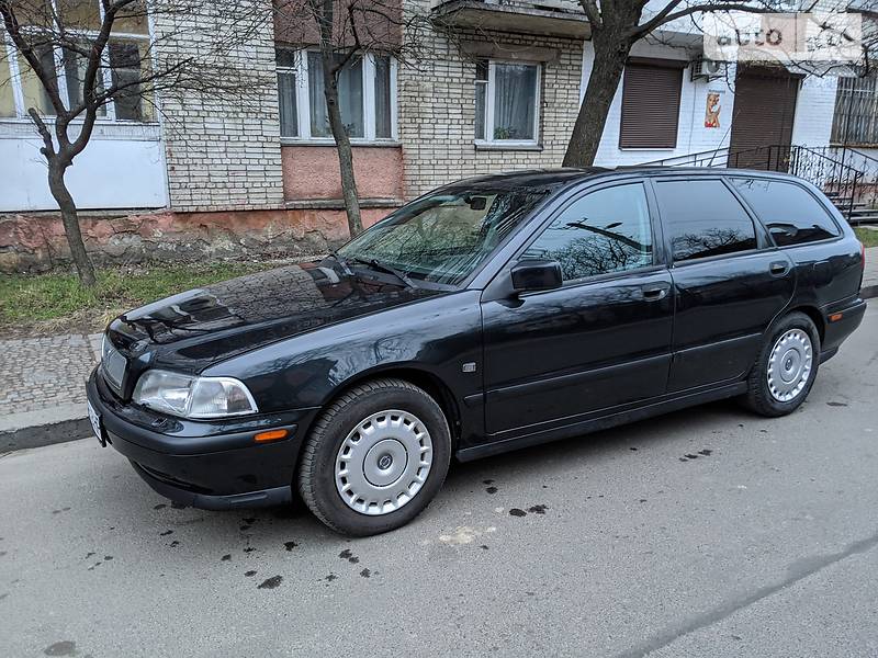 Універсал Volvo V40 1997 в Львові