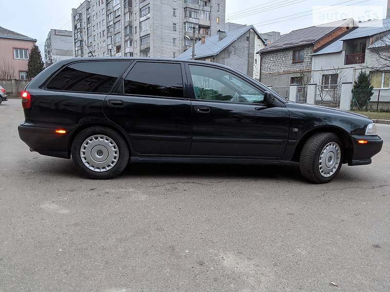 Універсал Volvo V40 1997 в Львові