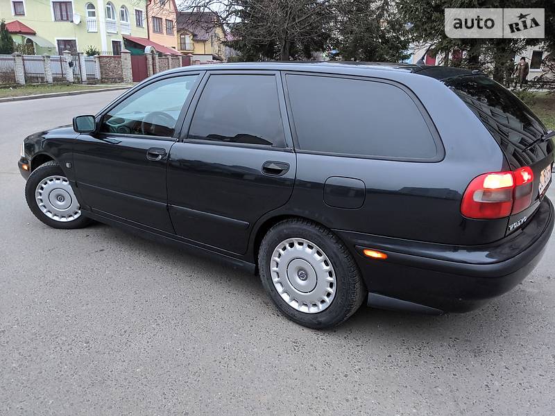Універсал Volvo V40 1997 в Львові