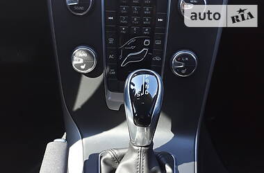 Хетчбек Volvo V40 2015 в 