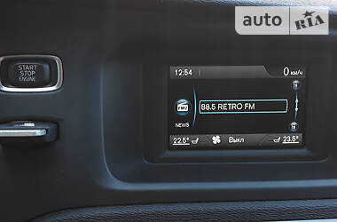Хетчбек Volvo V40 2015 в 