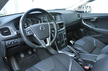 Хетчбек Volvo V40 2016 в 