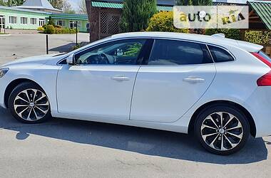 Хетчбек Volvo V40 2013 в Жовкві