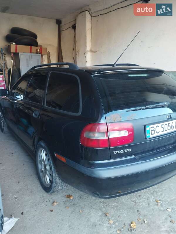 Универсал Volvo V40 2001 в Львове
