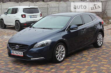 Хэтчбек Volvo V40 2015 в 