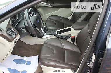 Хэтчбек Volvo V40 2015 в 