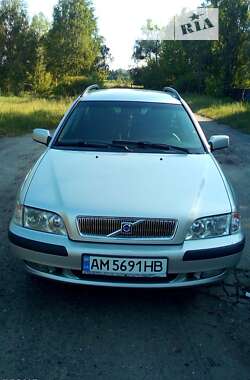 Универсал Volvo V40 2002 в Киеве