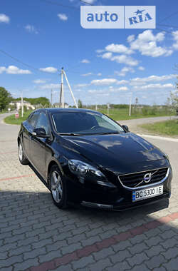 Хетчбек Volvo V40 2015 в 