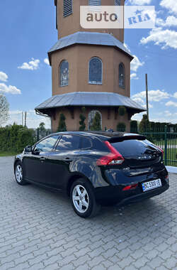 Хетчбек Volvo V40 2015 в 