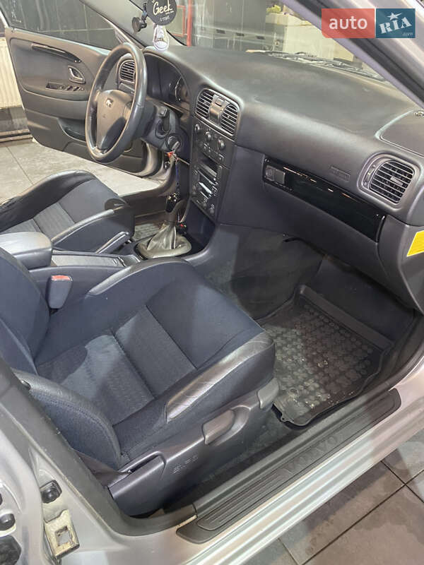 Универсал Volvo V40 2003 в Львове