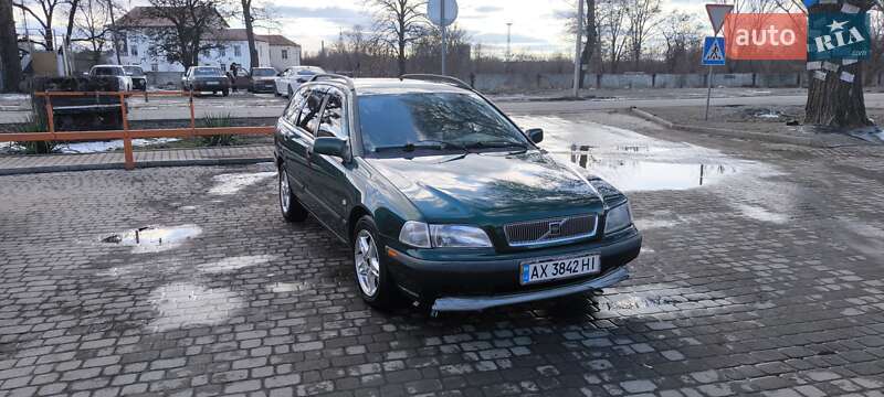 Универсал Volvo V40 1998 в Харькове