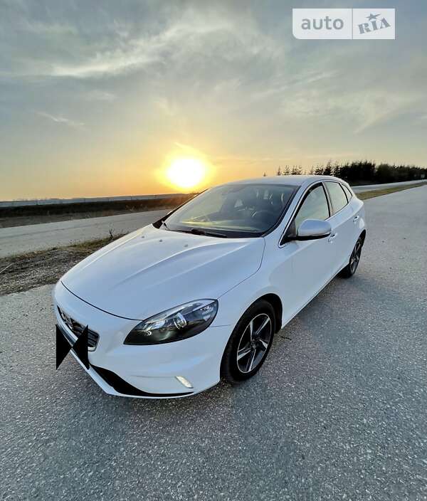 Хэтчбек Volvo V40 2015 в Тернополе