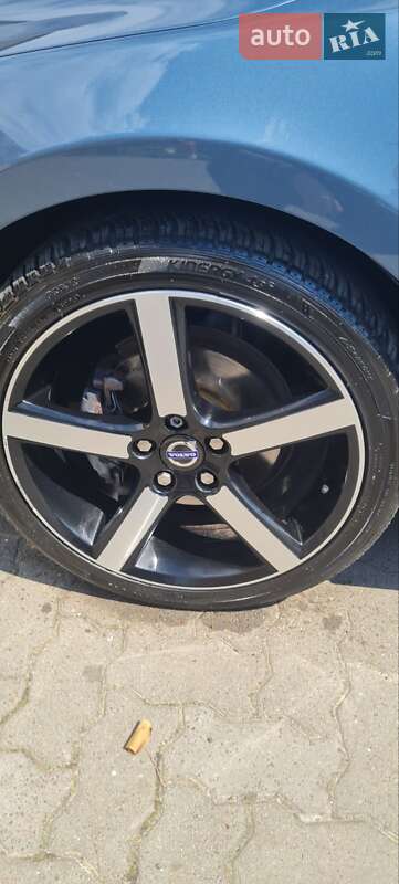Хэтчбек Volvo V40 2013 в Маневичах
