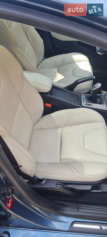 Хэтчбек Volvo V40 2013 в Маневичах