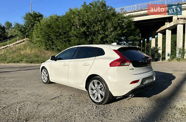 Хэтчбек Volvo V40 2012 в 
