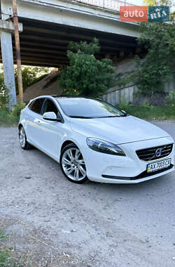 Хэтчбек Volvo V40 2012 в 