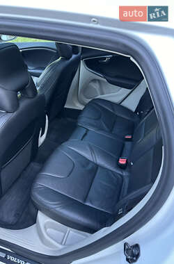 Хэтчбек Volvo V40 2012 в 