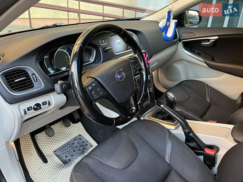 Хэтчбек Volvo V40 2013 в Львове