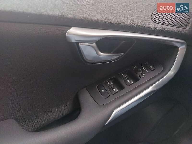 Хэтчбек Volvo V40 2017 в Косове