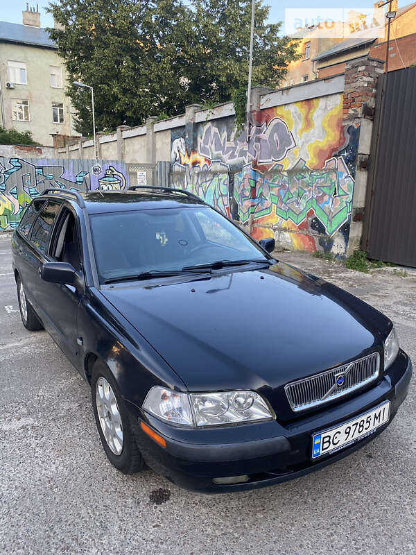 Volvo V40 2002