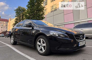 Хэтчбек Volvo V40 2015 в Киеве