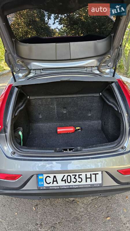 Хэтчбек Volvo V40 2017 в Черкассах