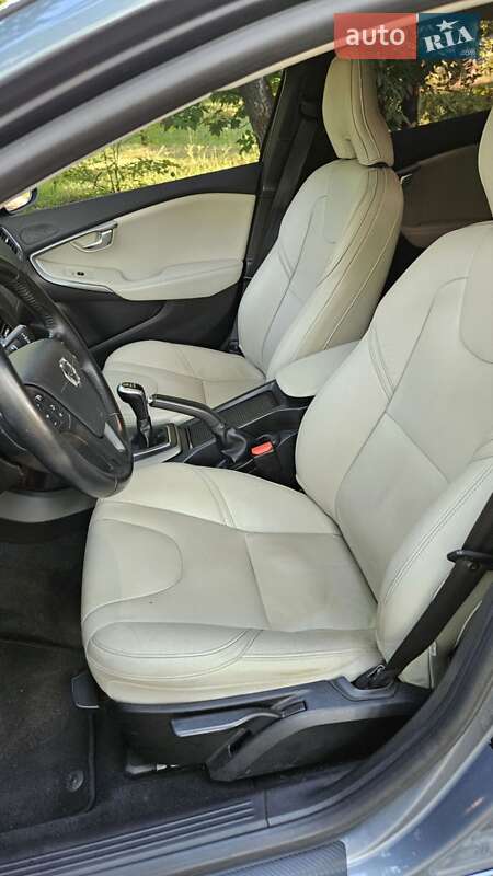 Хэтчбек Volvo V40 2017 в Черкассах