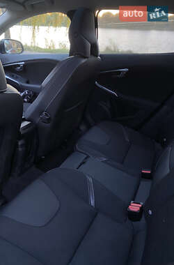 Хэтчбек Volvo V40 2012 в 