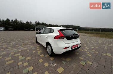 Хэтчбек Volvo V40 2014 в 