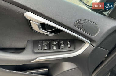 Хэтчбек Volvo V40 2013 в 