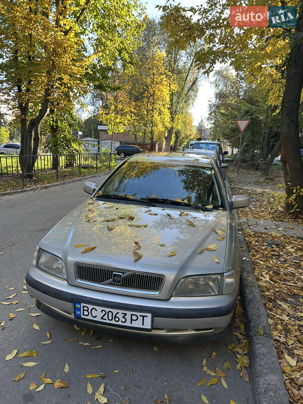 Універсал Volvo V40 1997 в Львові