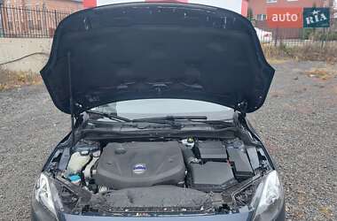 Хэтчбек Volvo V40 2014 в 