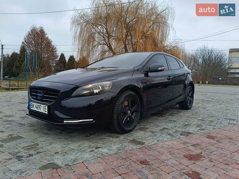 Хэтчбек Volvo V40 2013 в Киеве