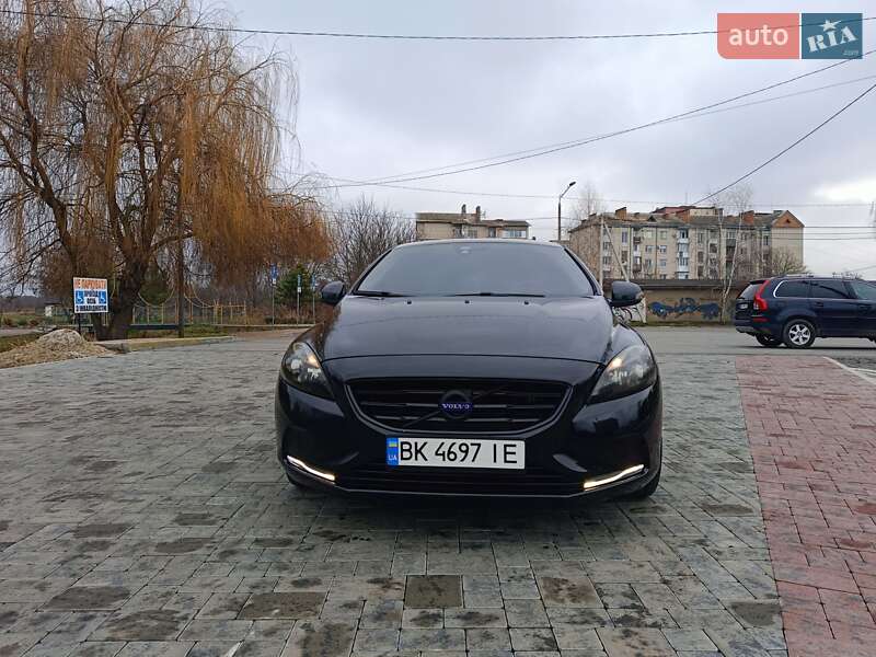 Хэтчбек Volvo V40 2013 в Киеве