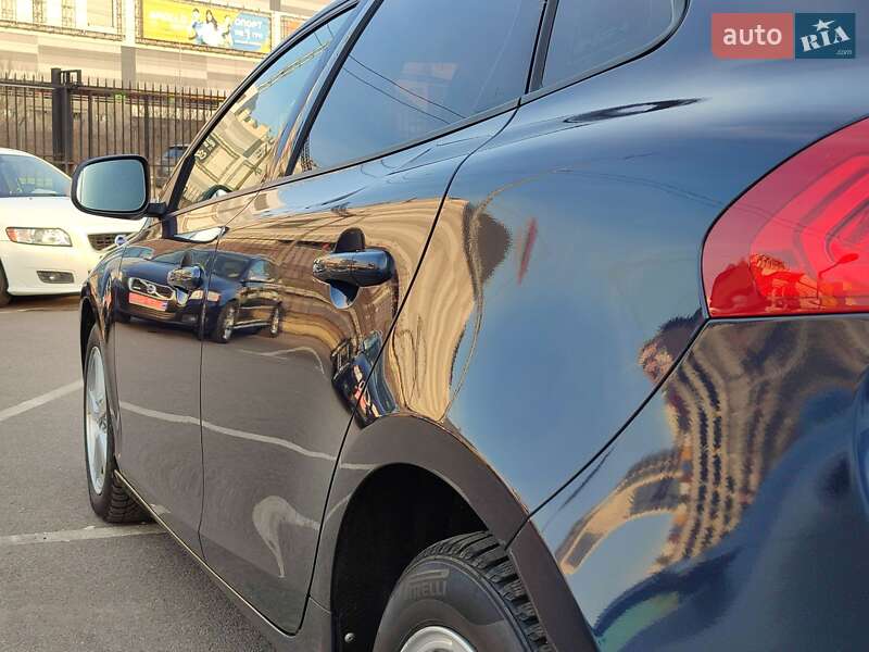Хетчбек Volvo V40 2012 в Києві