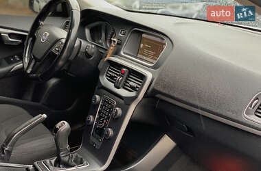 Хэтчбек Volvo V40 2014 в 