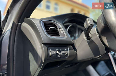 Хэтчбек Volvo V40 2013 в 