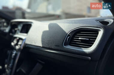 Хэтчбек Volvo V40 2013 в 