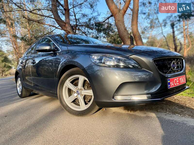 Хэтчбек Volvo V40 2013 в 