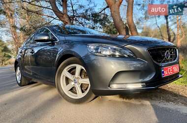 Хэтчбек Volvo V40 2013 в 