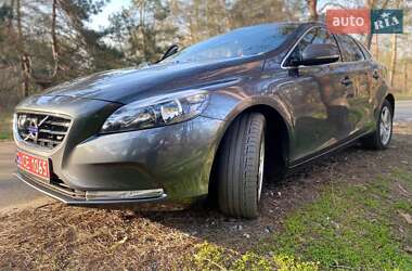 Хэтчбек Volvo V40 2013 в 